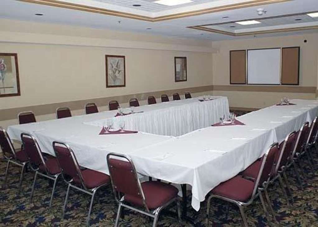 Four Points By Sheraton Toronto Airport East Instalações foto