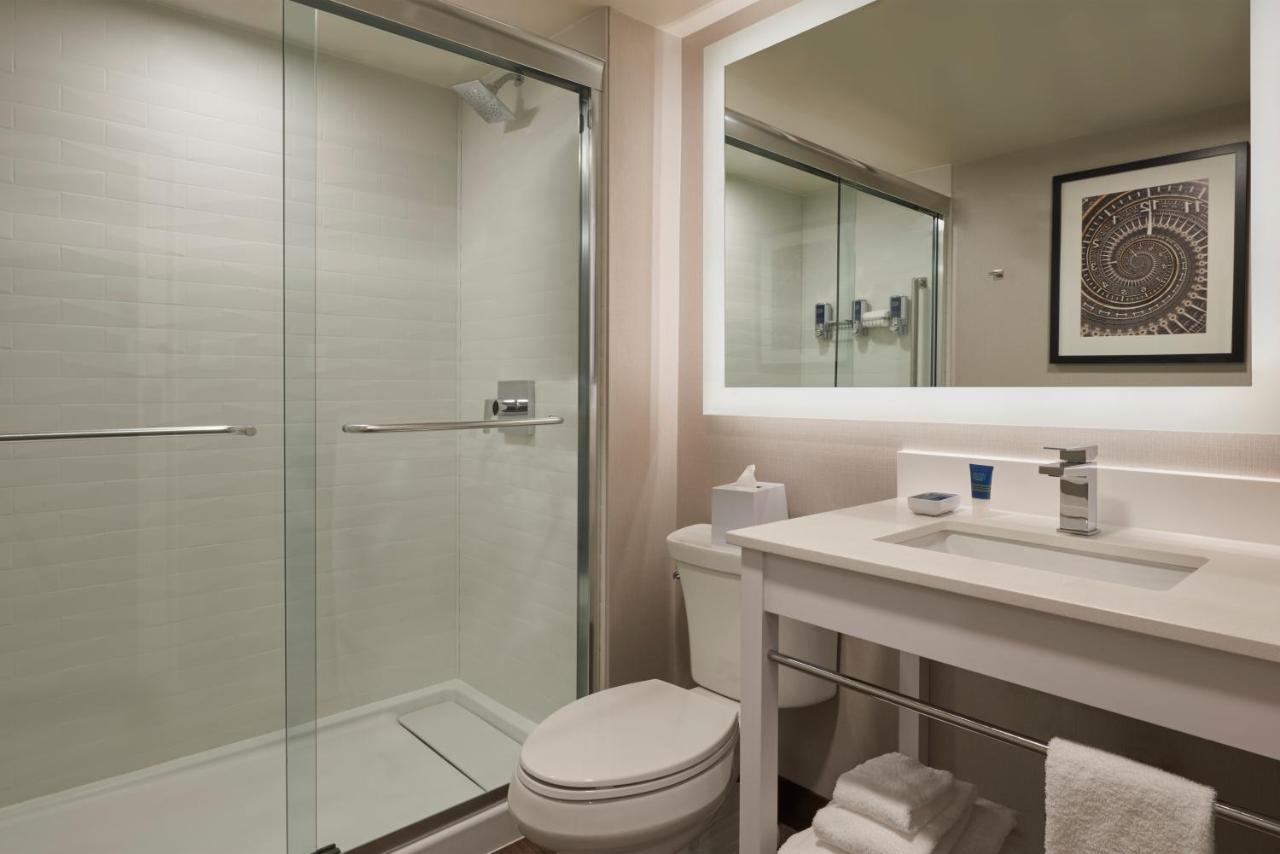 Four Points By Sheraton Toronto Airport East Exterior foto
