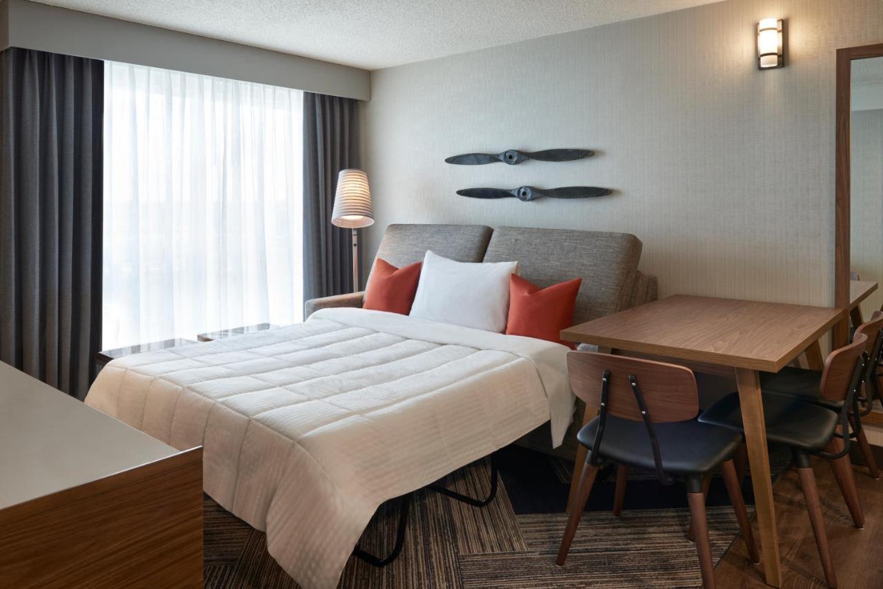 Four Points By Sheraton Toronto Airport East Exterior foto